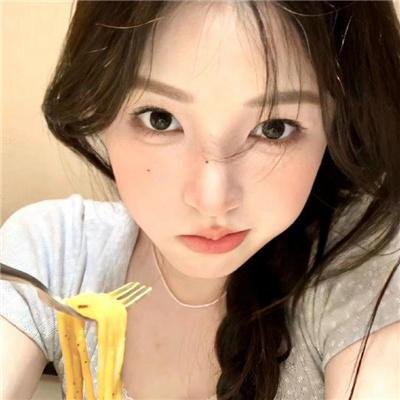 偷偷接吻